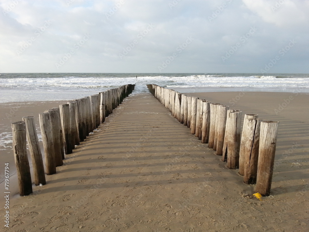 Wellenbrecher am Strand von Domburg Wellenbrecher am Strand von Domburg