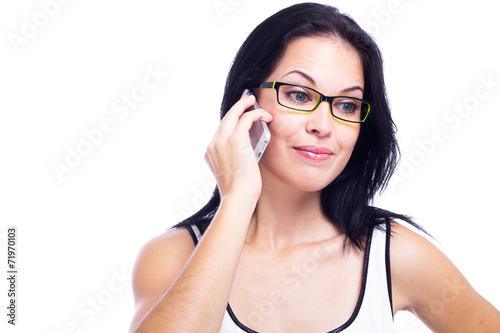 Mulher a falar ao telemóvel e a sorrir photo