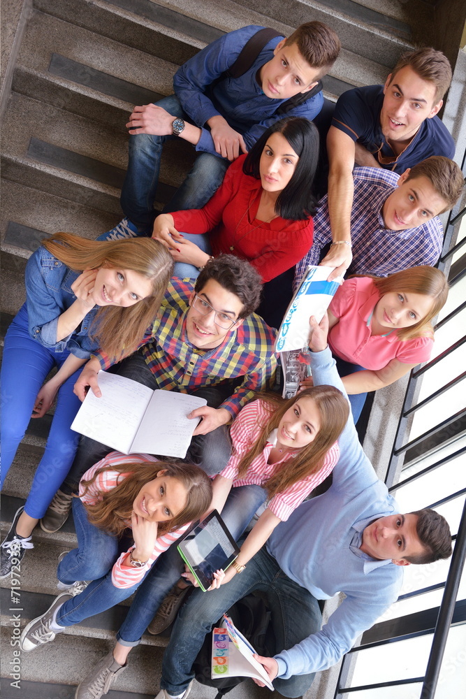Obraz premium happy teens group in school