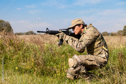 Soldier with a rifle © Sergii Figurnyi