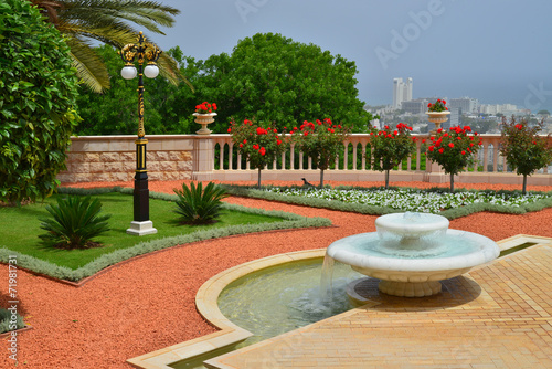 ..Bahai gardens in Haifa fountain