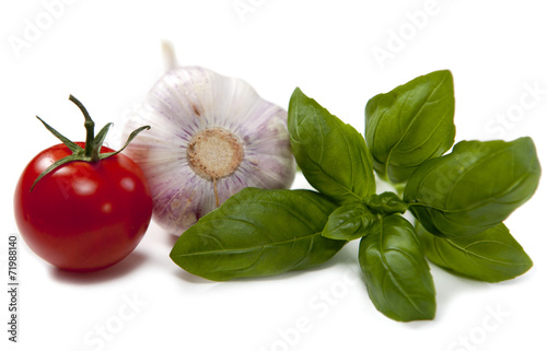 tomate ail et basilic