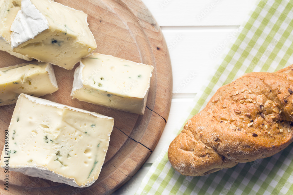blue cheese with bun blue cheese with bun