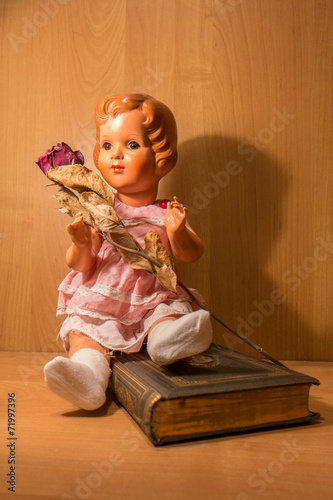 Zelluloid Doll mit Rose photo