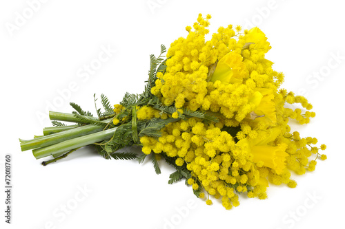 Fototapeta Naklejka Na Ścianę i Meble -  bouquet of mimosa and narcissus flowers isolated on white