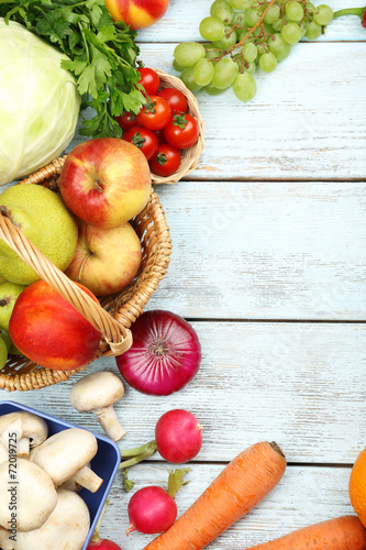 Fototapeta Naklejka Na Ścianę i Meble -  Summer frame with fresh organic vegetables and fruits
