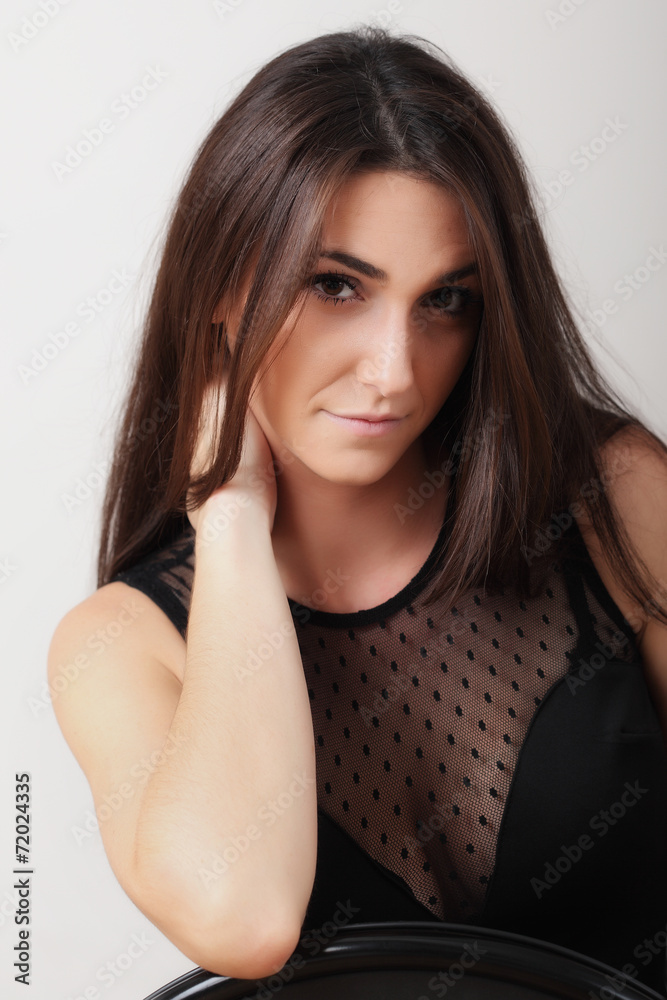 Ragazza con vestito nero Ragazza con vestito nero