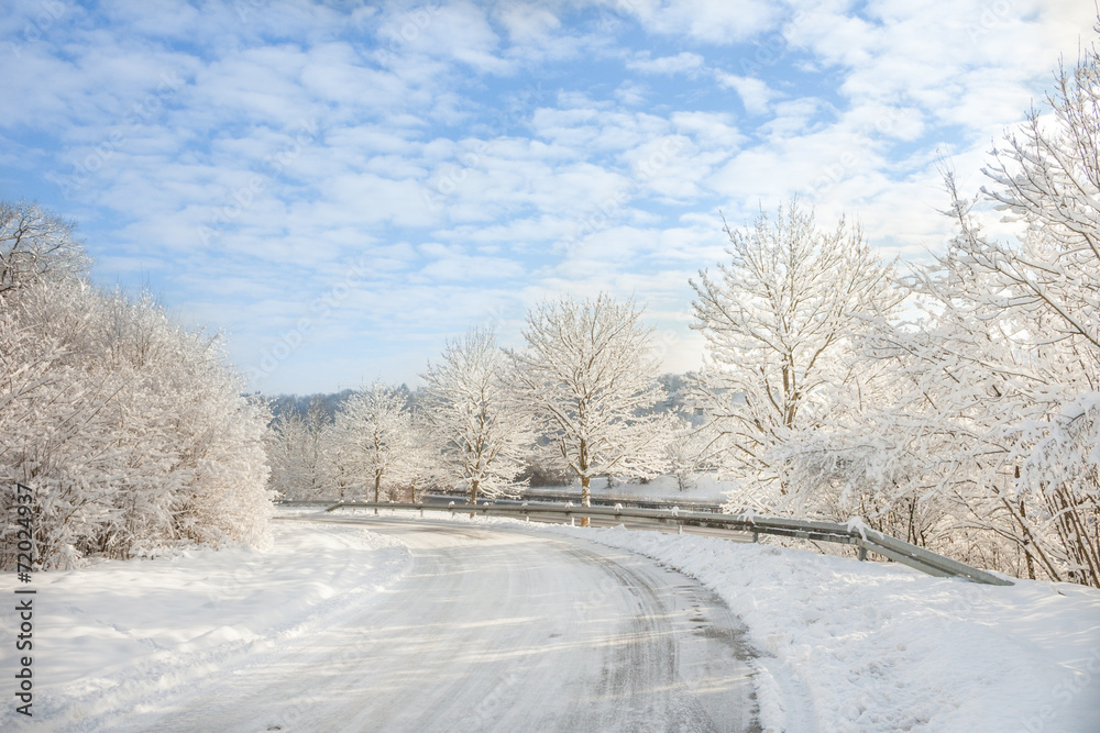 Obraz premium winter wonder land - road under snow