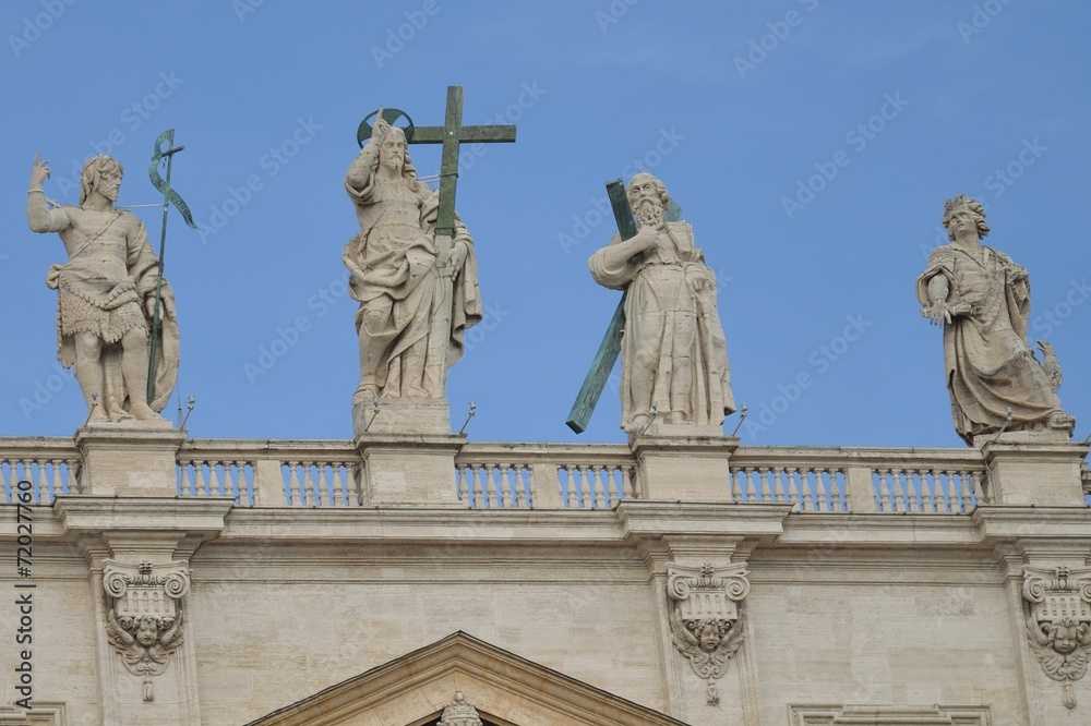 Statue sopra il Vaticano
