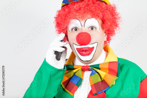 telefonierender clown