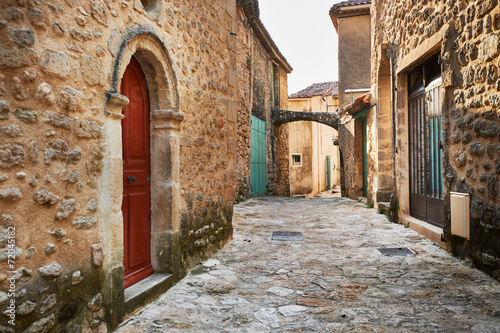Fototapeta Naklejka Na Ścianę i Meble -  Street in Grambois, Provence