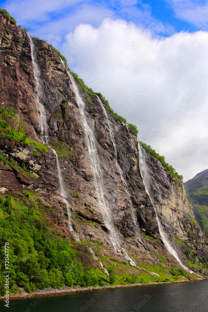 Obraz premium seven sisters waterfall - geirangerfjord, norway