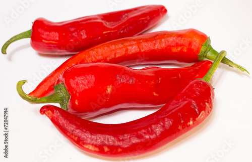 Obraz na płótnie Hot red chili or chilli pepper isolated on white background w salonie