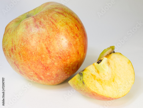 Obraz na płótnie Sweet apple on white background w salonie