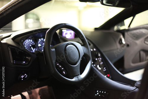 Cockpit eines Sportwagens © RAM