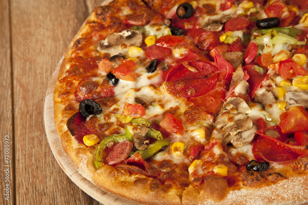 Delicious Italian supreme Pizza Delicious Italian supreme Pizza