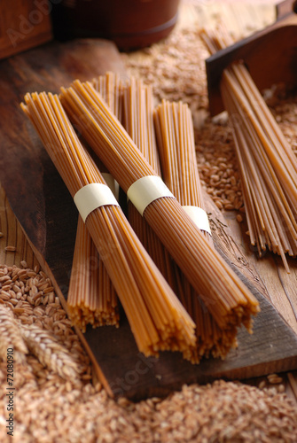 spaghetti biologici integrali - pasta trafilata al bronzo
