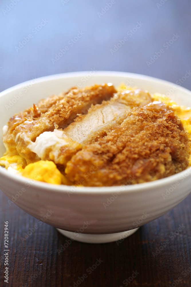カツ丼 渋いテーブル カツ丼 渋いテーブル