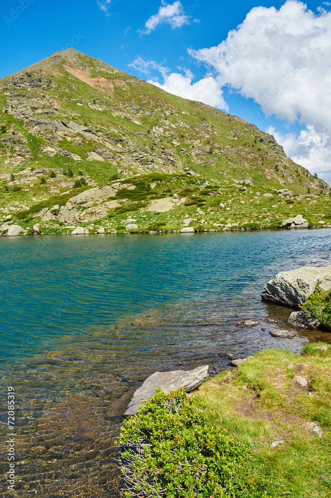 Obraz premium Estany del Mig. Tristaina Lakes (Estanis de Tristaina). Andorra