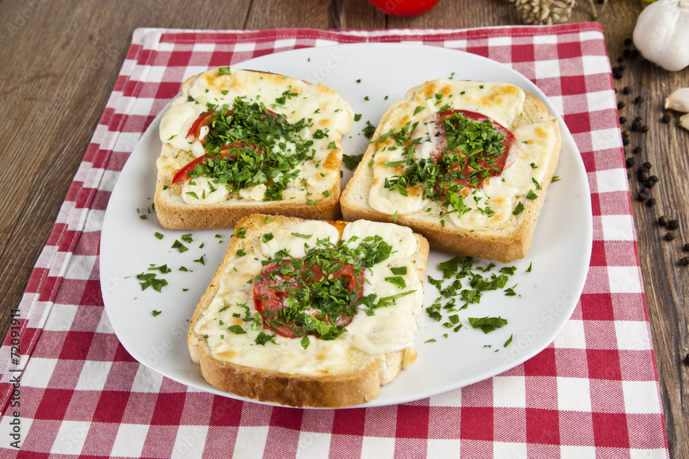 Toasted Cheese and Garlic Bread with Parsley