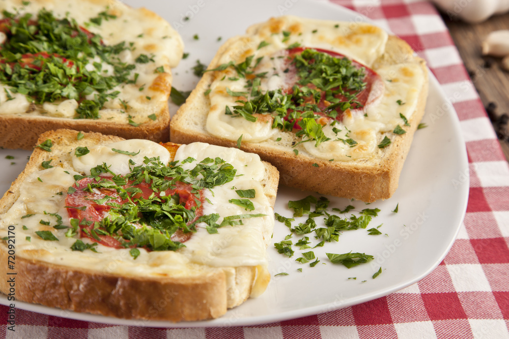 Toasted Cheese and Garlic Bread with Parsley