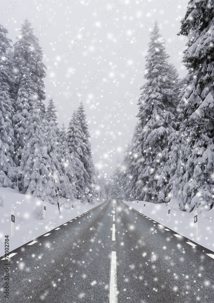 Fototapeta premium Fahrbahn im Winter