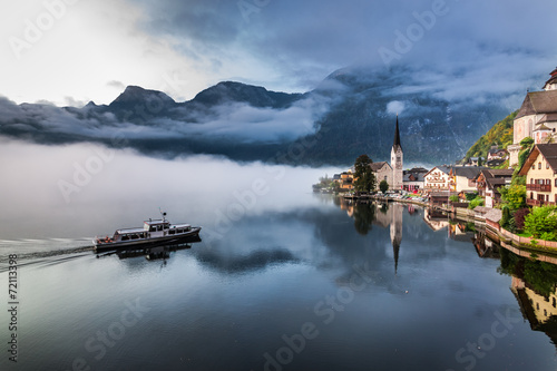 Foggy morning at the lake i...