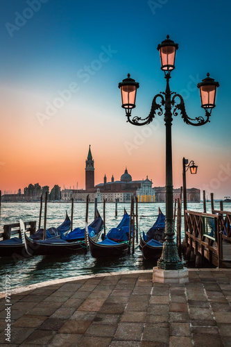 Just before sunrise in Venice © shaiith
