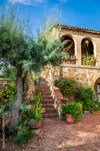 Fototapeta Naklejka Na Ścianę i Meble -  Beautiful porch in the ancient town in Tuscany