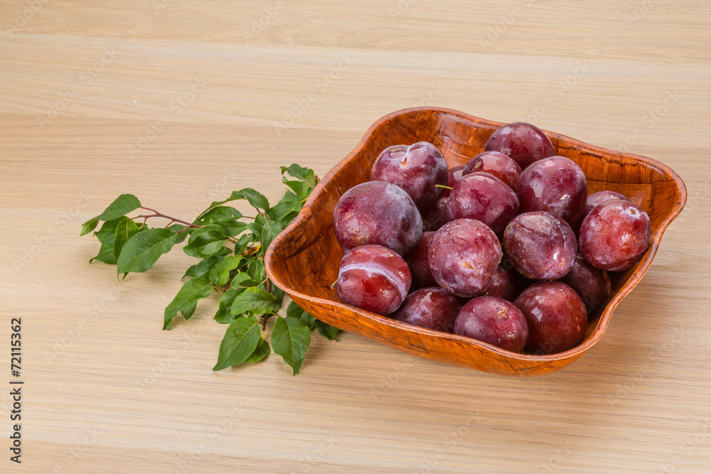 Obraz premium Fresh plums