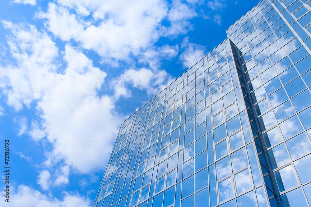 Fototapeta premium modernes Gebäude - Wolken