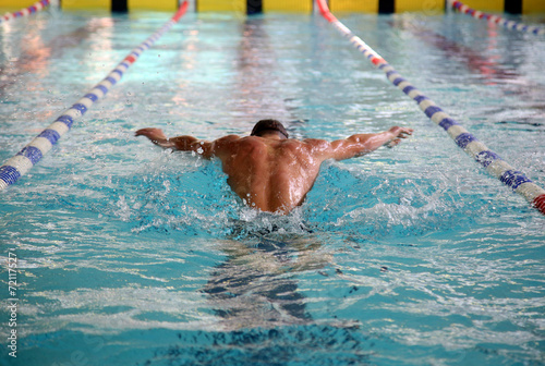 Photo Swimmer in the swimming pool
