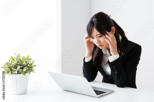 asian businesswoman working in the office