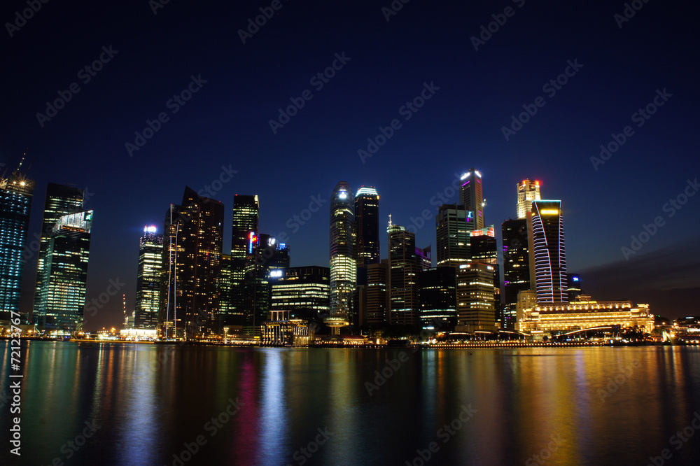 Fototapeta premium Singapore Cityscape at night , Singapore - 30 July 2011
