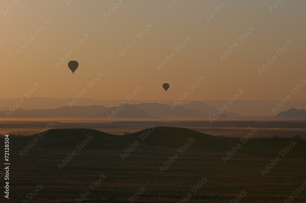 Heißluftballone über der Namib-Wüste Heißluftballone über der Namib-Wüste