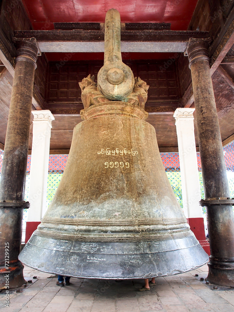 Foto de big bell of Mingun, the second world biggest bell in Myanmar do  Stock