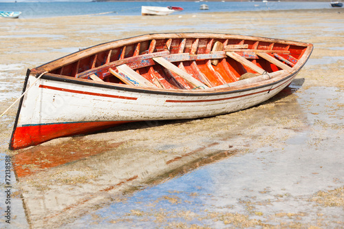 reflets de vieille barque rodriguaise, anse Mourouk photo