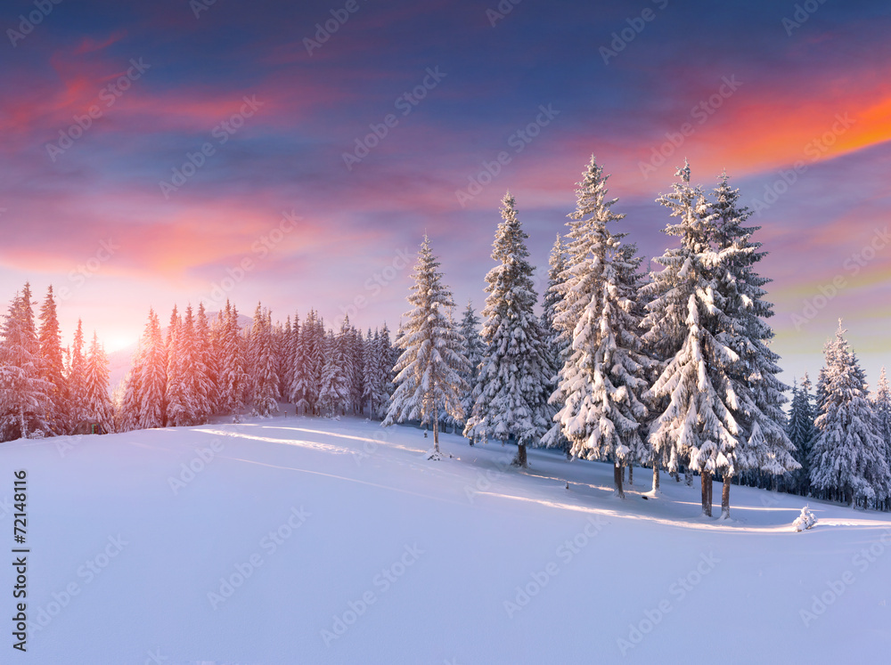 Fototapeta premium Colorful winter sunrise in the mountains