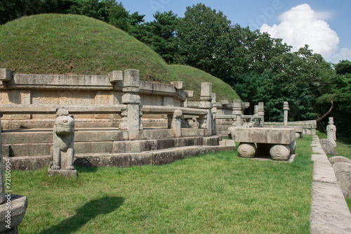 Tomb of King Kongmin photo