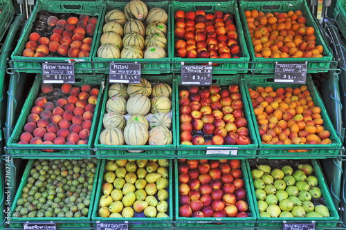 Frutta e verdura al mercato di Figeac, Lot  - Francia