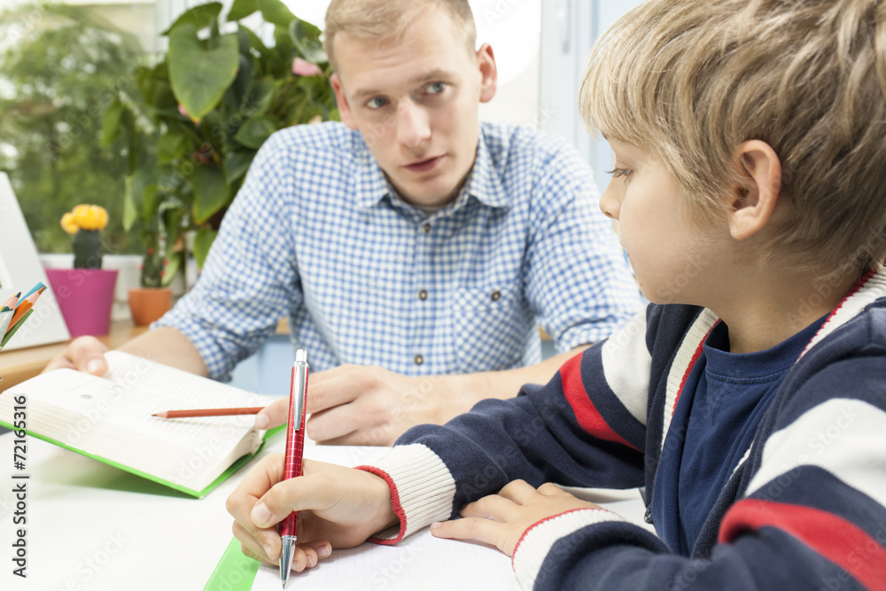 Naklejka premium Little student doing homework