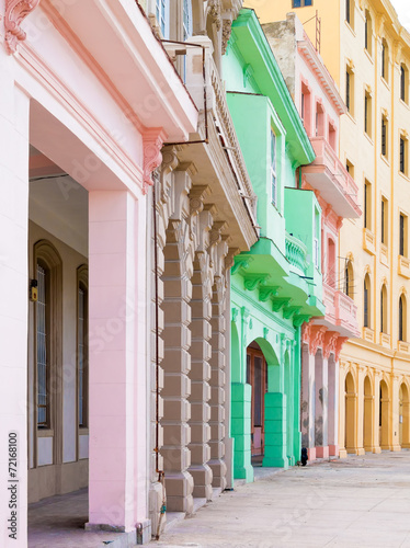 Canvas Print Colorful buildings in Old  Havana