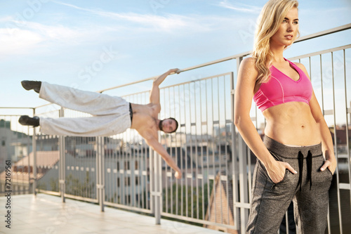 Fit and athletic couple duirng the training