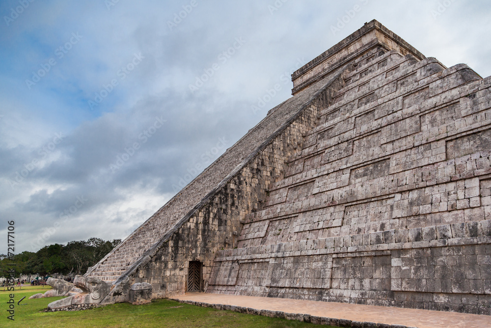 Chichen Itza, Mayan Pyramid, Yucatan, Mexico.
