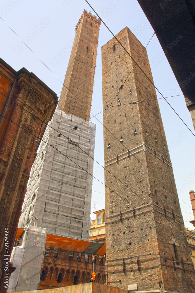 Torre Garisenda e torre degli Asinelli, Bologna, Emilia Romagna,