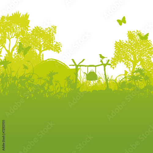Zelt und Zeltplatz im Gras und Zelten im Wald