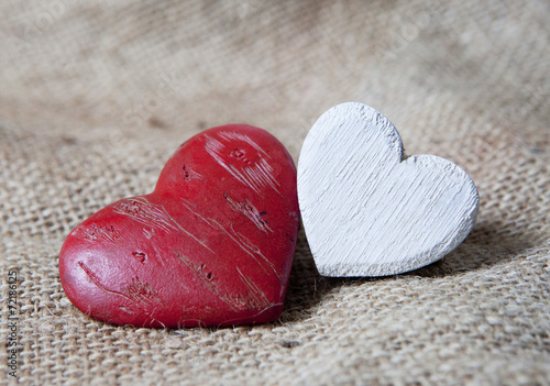 coeurs blanc et rouge bois pierre photo