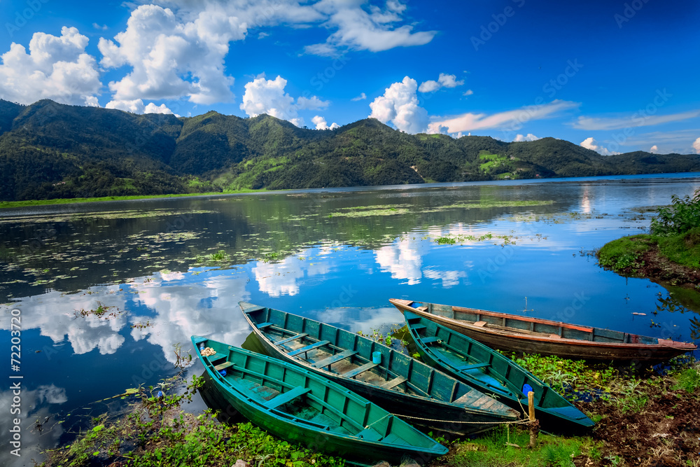 Naklejka premium Boats on Pokhara Fewa Lake