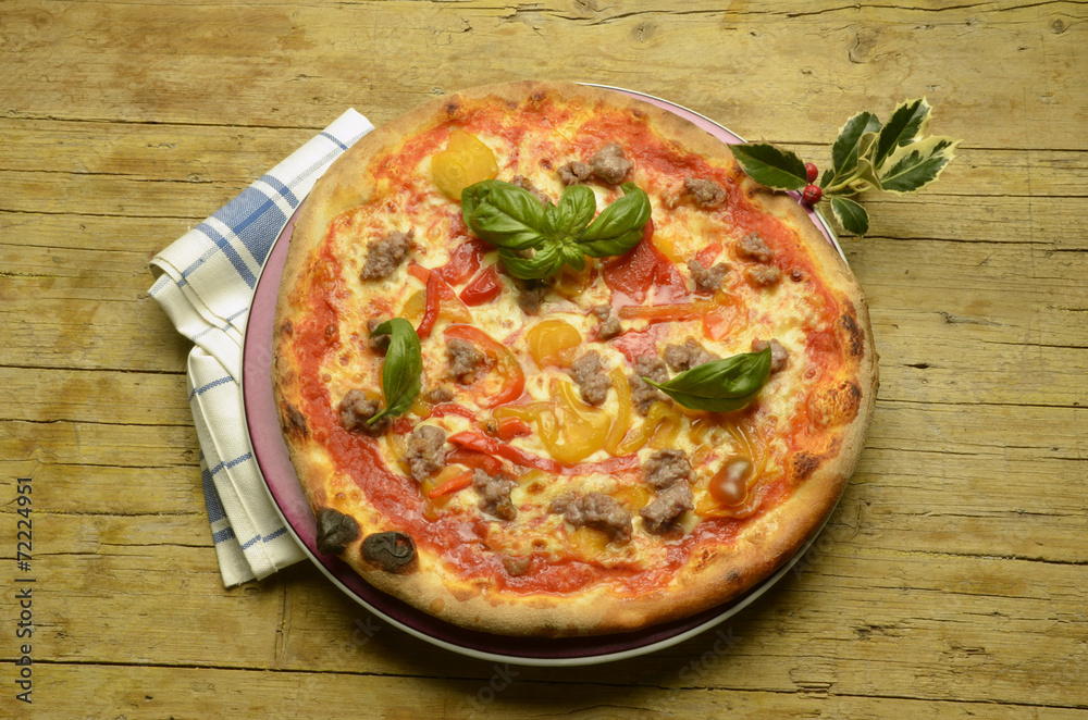 Pizza con peppers and salchicha Cucina italiana Expo Milano 2015