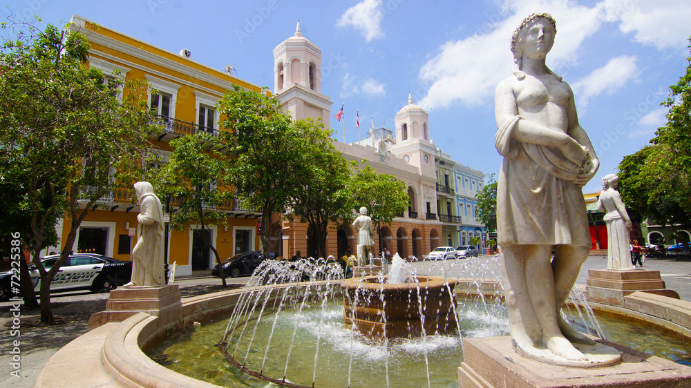 Fuente con Estatua en Plaza del Viejo San Juan, Puerto Rico. Stock 写真 |  Adobe Stock